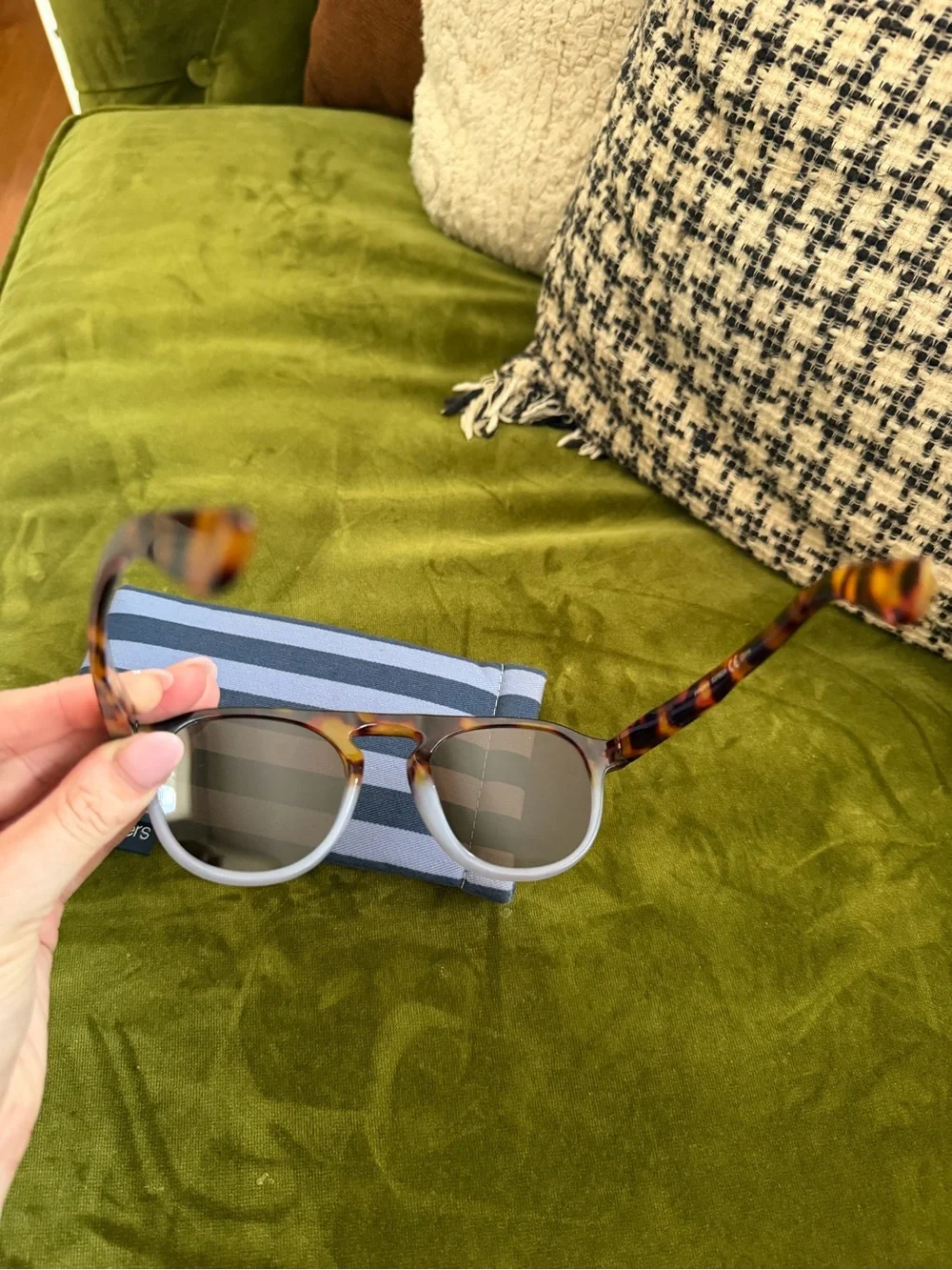 Peepers Women's Tortoiseshell Sunglasses with Brown Lenses